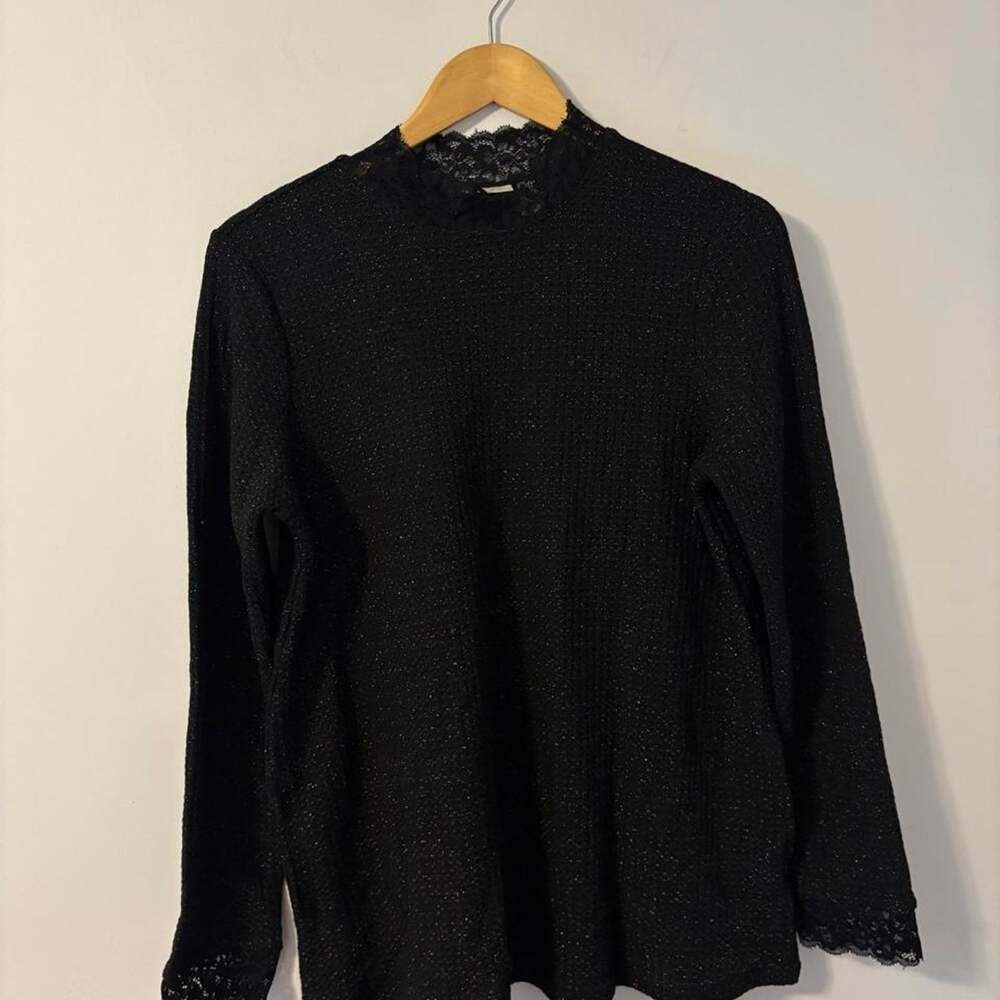 LOGO Lori Goldstein NWT Women’s Black Lace Long Sleeve Top W/ Pockets Size M